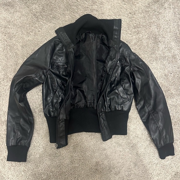 Miley Cyrus Womens Jacket Large Black Shawl Collar Faux Leather - Picture 4 of 4